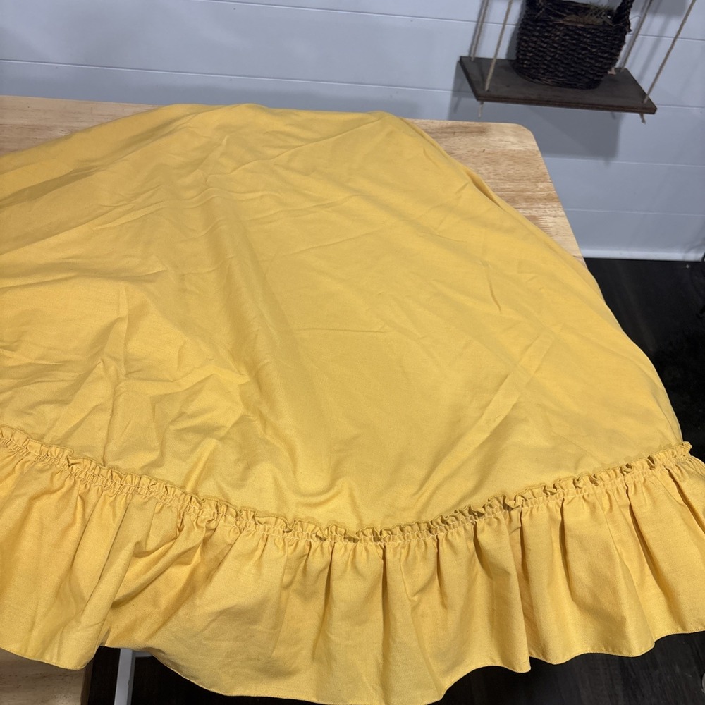 Vintage 70" Round Tablecloth w/Ruffles, Yellow